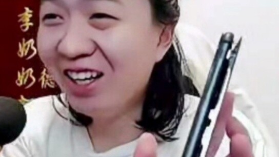 The Dehua fighter plane has been turned into a flip phone, which makes the children very happy!