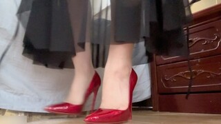 Red high heels original sound review! (The gauze skirt that my sons like)