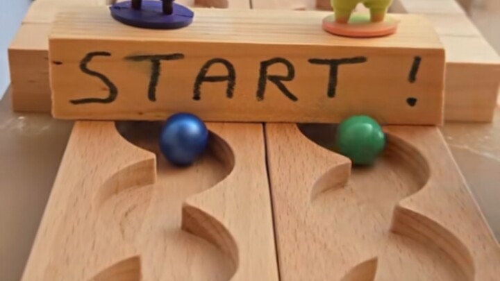 Little Blue VS Little Green, please choose your contestant!