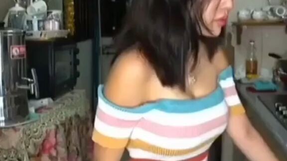 awek kentut 💨💨💨💨💨 kat dapur