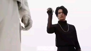 When the holy White Feather loses hope, Black Feather will appear behind him to protect him.
