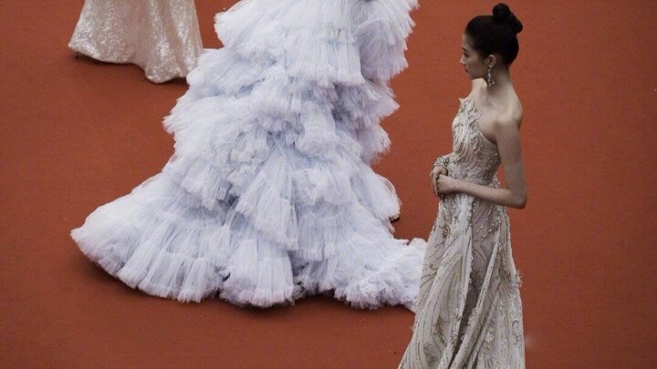 [Guan Xiaotong] On-point makeup and styling—truly a celebrity-level beauty!