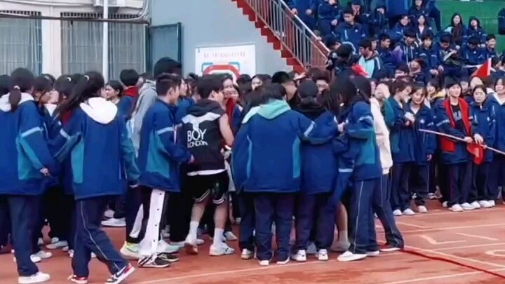 Hoa không nhất thiết nở vì tiệm hoa, nhưng anh nhất định đến vì em.