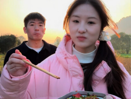 Thịt bò mỡ nướng rau mùi – tạm ăn vậy!