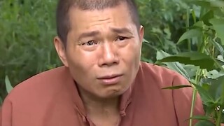 Seorang pria membakar uang kertas di sebuah makam acak, dan setelah kembali ke rumah, hal-hal aneh s
