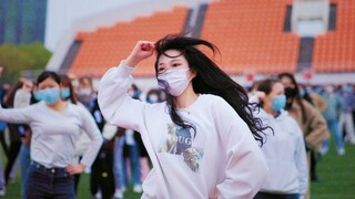 《广场舞，但是上海海洋大学》