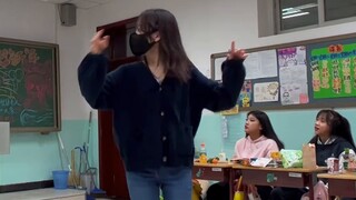 当你突然被老师叫去展示舞蹈（es体操警告