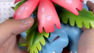 Pokémon Complete Illustrated Unboxing 50/1010: Bộ tiến hóa Bulbasaur (Infinity Studio)