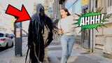 She has no Idea what's  behind Her : Grim Reaper Scare Prank