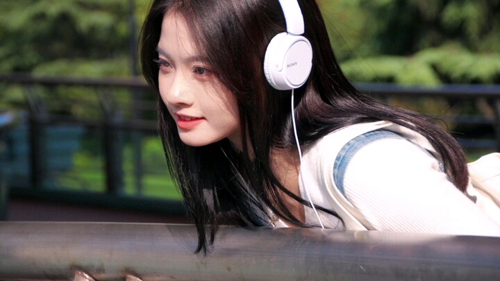 【นักศึกษาหญิงมหาวิทยาลัยหัวตง】ภาพถ่ายแนวสดใสในฤดูใบไม้ร่วง-หนาว