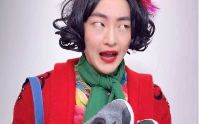 The Big Difference Between Dads and Moms When Buying Shoes for Their Kids