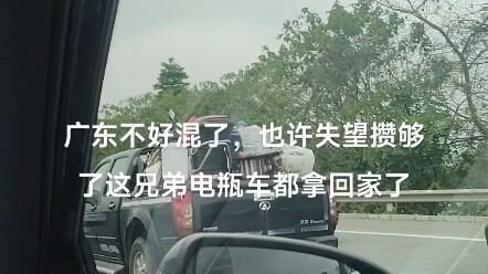 Cao điểm về quê, cao tốc ùn tắc nghiêm trọng.