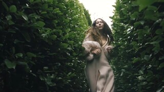 THE COUNTESS OF DUNSKEY Chiếc áo choàng này quả thực đẹp