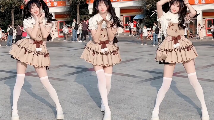 Di sekelilingku penuh orang, aku ayunkan dua ekor kuncirku!