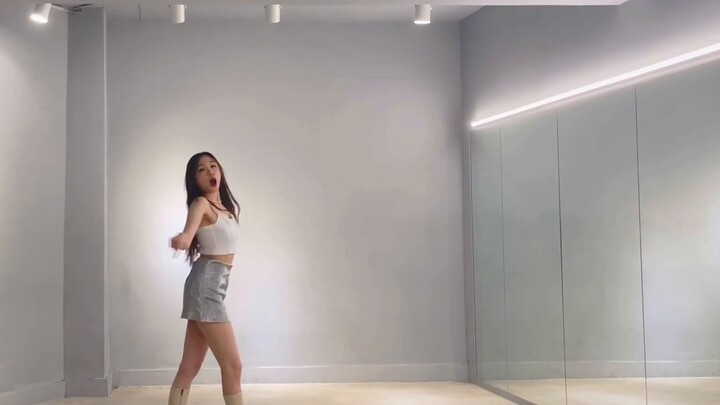 Chungha's new song 'Sparkling' dance cover is here♡