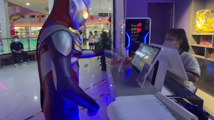 What will happen when Tiga goes to the video game city to challenge the Ultraman somatosensory game?