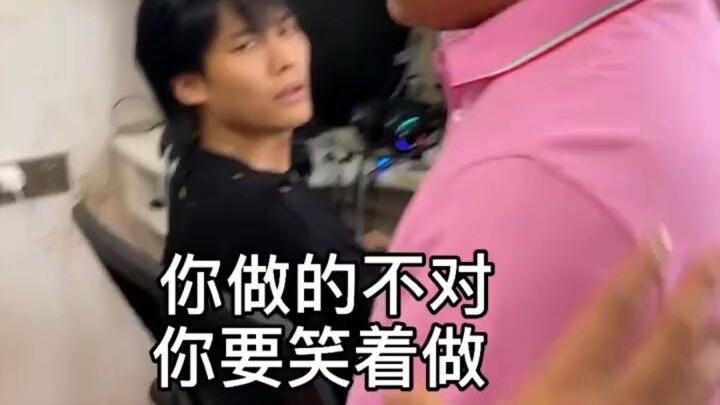 老爸的眼里只有美女，眼睛都直了
