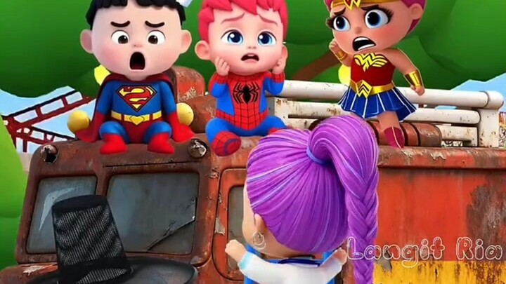 Sao Dudu lại trèo lên xe rác được nhỉ?