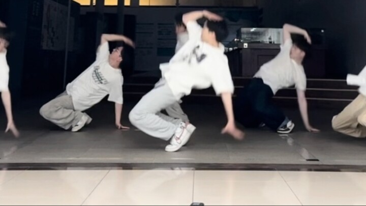Pull the chair, your soldiers are coming! The dance of defending cover is too tiring T_T