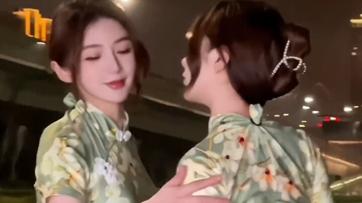 “再 多 看 一 眼 就 会 爆 炸”