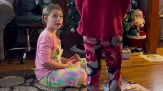 妹妹想要姐姐的东西，姐姐趁这个机会，给她上了一课...