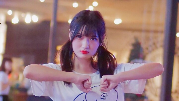 [Kelinci] Seorang master otaku gemuk menarikan versi macho dari New Treasure Island di pintu masuk W