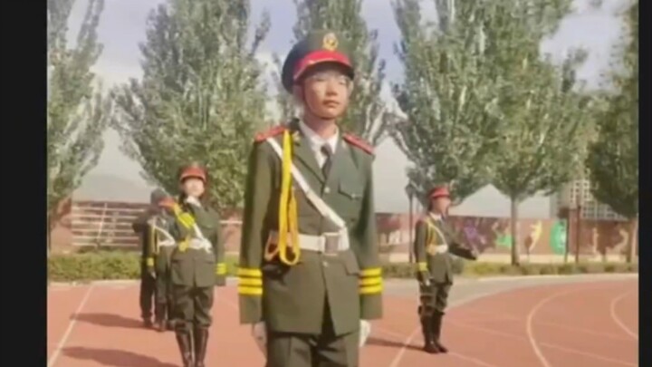 Membuat orang merasa tegar, tampan, bisa berdiri tegak—gaya orang yang nggak main Genshin Impact, ng