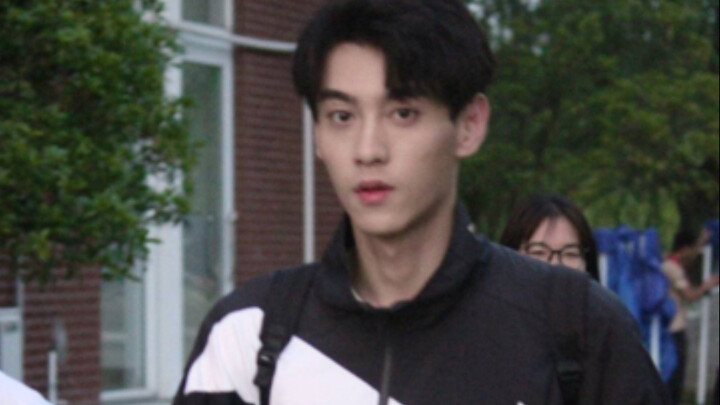 Archaeology major Tian Xuning has modeled for Taobao, excels at singing and dancing, and is both a s