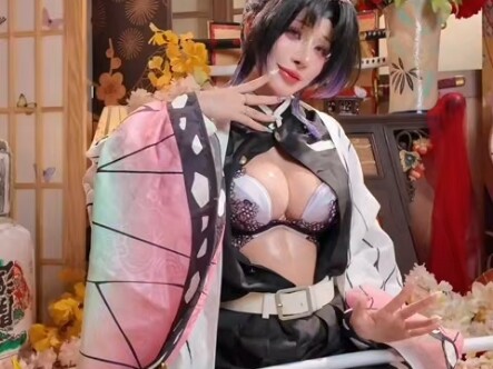 Byoru (ビｮﾙ) Cosplay Kimetsu no Yaiba Kochou Shinobu pemotretan langsung