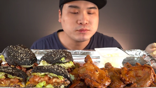 Thánh ăn mukbang ăn đùi gà rán thơm ngon cùng burger cực đã #amthuc #monngon