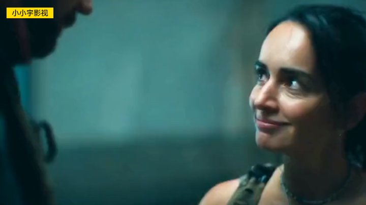 2021最新丧尸片,怀孕的女丧尸,被人类砍下投做试验