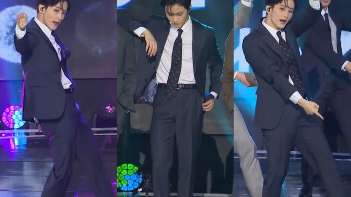 [Mark Lee] I heard that this direct shot is many people’s favorite "Regular" suit MARKLEE steals hea