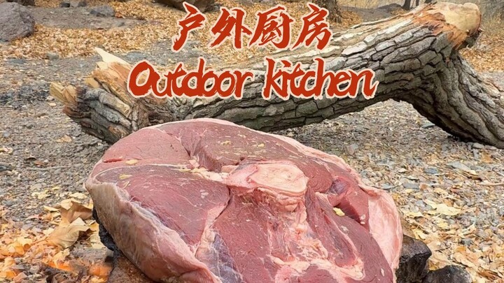 Outdoor cooking: The cat and mouse steak smells so delicious!