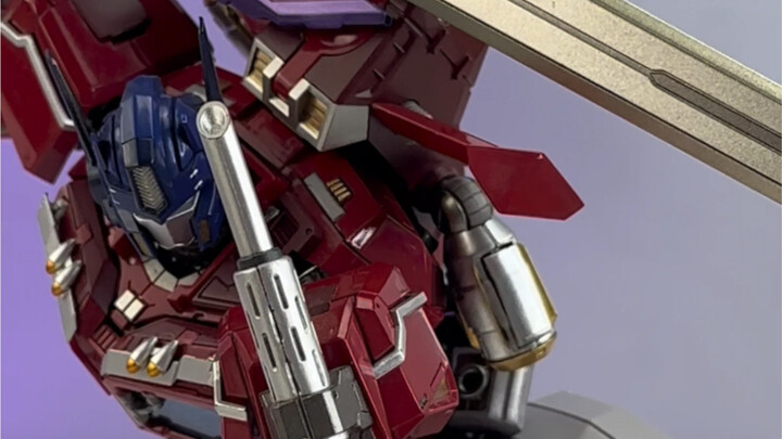 Once you've played with this Optimus Prime, you'll realize that all the others are just cripples—Sen