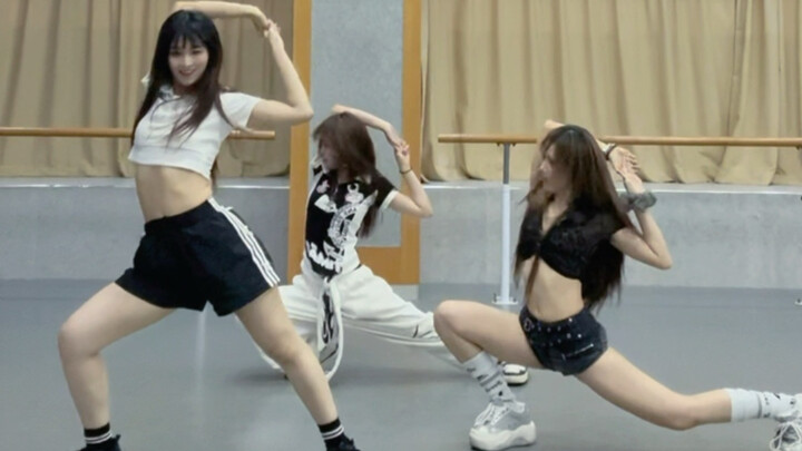 Pamela’s girl group is officially live! MEOVV’s new sports-style track is absolutely electrifying!
