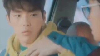 เห็นพระเอกคนที่สองแล้ว ใจผมนึกถึง "เคน ชานะ~เคน ชานะ~" เลย
