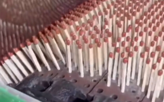 火柴是怎样生产出来了？不过现在都用打火机点火了！