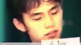 讲个笑话，周杰伦在21岁的时候，遇到了40岁穿越回去的自己直接语塞了吧哈哈