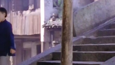 بعد مضايقة الراهبة الصغيرة، قررت مضايقة الأخت الكبرى.