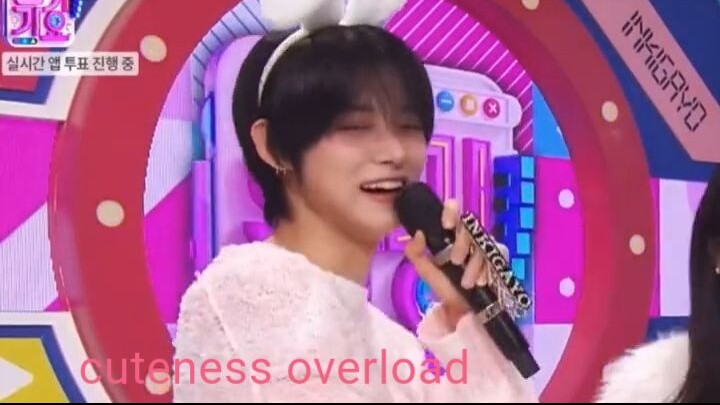 YEONJUN BEING CUTE BUNNY😍💖