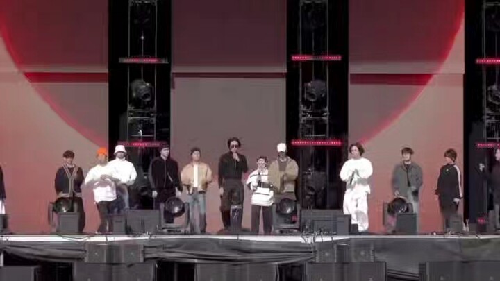 【SEVENTEEN】Ada yang sudah bangun, ada pula yang masih tertidur hahaha