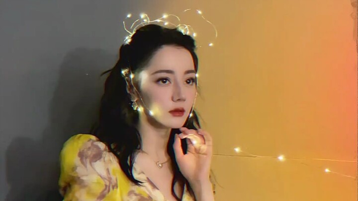 [Dilraba Dilmurat's side shot behind the scenes] I can't laugh anymore! "Just let it get tangled" Ha