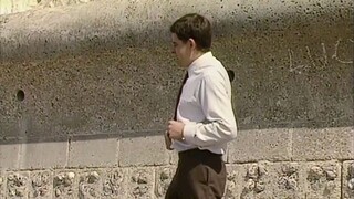 Mr Bean's Trouser Trick! | Mr Bean Funny Clips | Classic Mr Bean