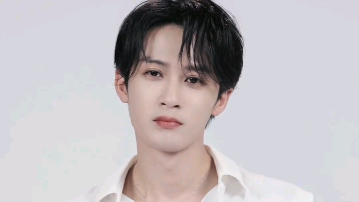 Tarian gestur yang direkam tahun lalu baru diposting hari ini! Satu set pakaian ini benar-benar dima