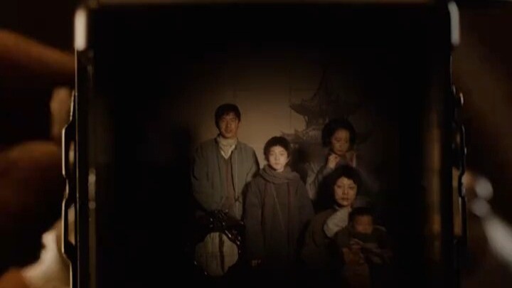 Trong bộ phim "Phòng chụp ảnh Nam Kinh", tất cả mọi người đã liều chết mang những tấm phim âm bản ra