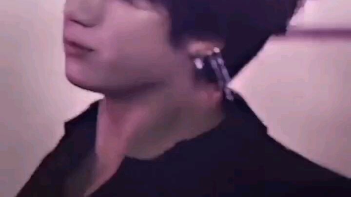 Hhey army do you like jungkook??? (because I love him)