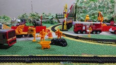 Drama Kereta Api Berpetualang di gunung pedesaan seru melewati Truk , Hewan, Mobil, Excavator, Panda