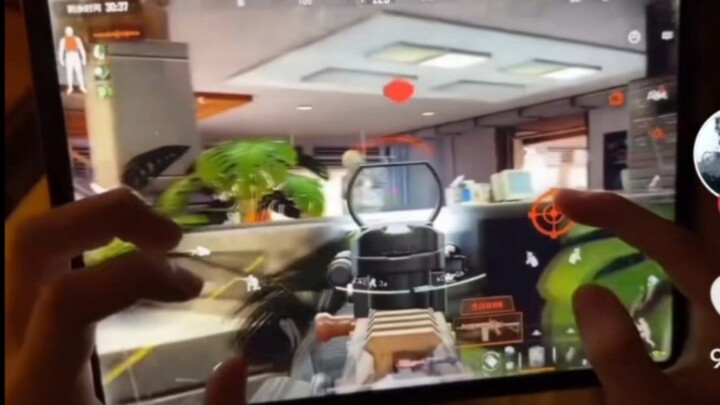 Overseas TikTok users watch Chinese Dark Zone pro showcase lightning-fast reflexes to clear the TV s