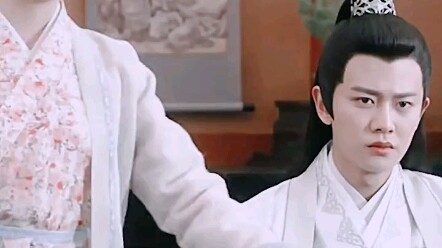 Đúng là, sự chê bai cũng chẳng giống nhau chút nào.