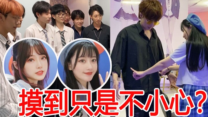 Tại cửa hàng của thầy phó tế chơi game cùng các anh đẹp trai, trải nghiệm niềm vui của bà chúa nhà g